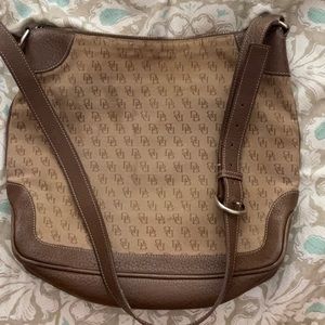 Dooney & Bourke logo canvas shoulder bag